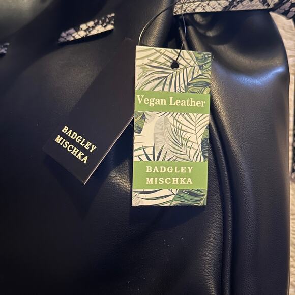 Badgley Mischka Drawstring Bucket Tote Shoulder Bag Black Snake Print NWT - Picture 5 of 8